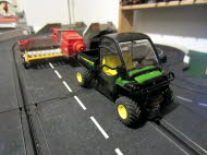 John Deere 855D 4x4 Gator (+ Heuballenpresse)